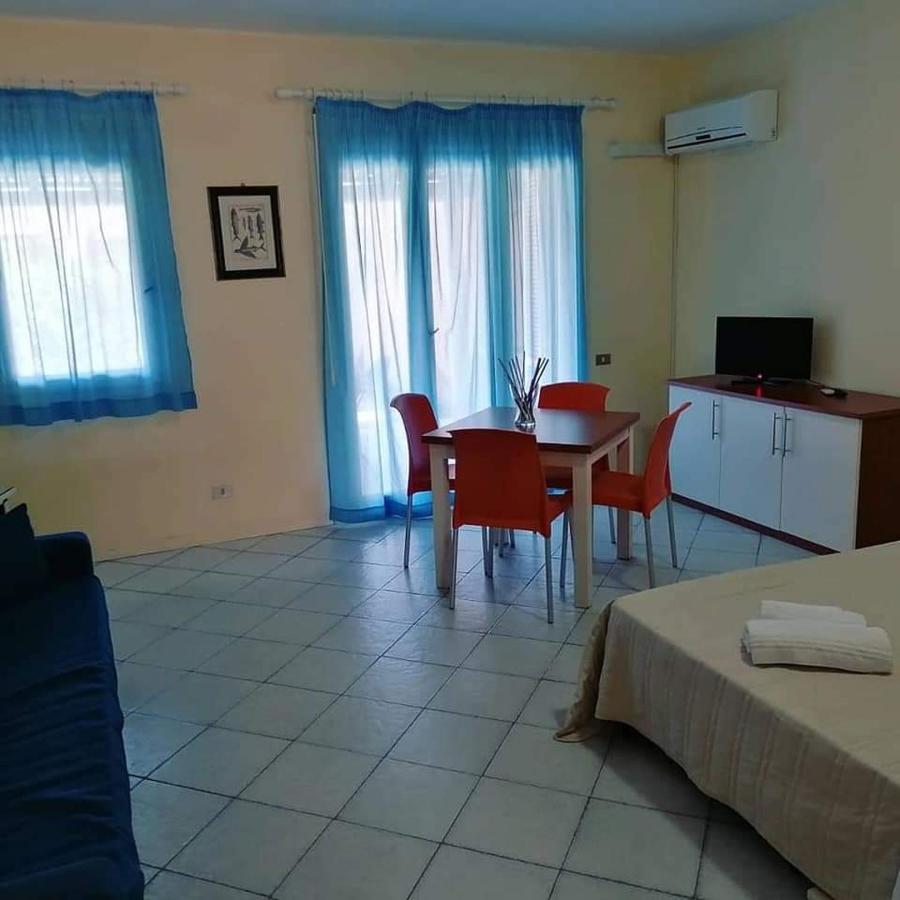Aparthotel Baia Dei Delfini Furnari Esterno foto