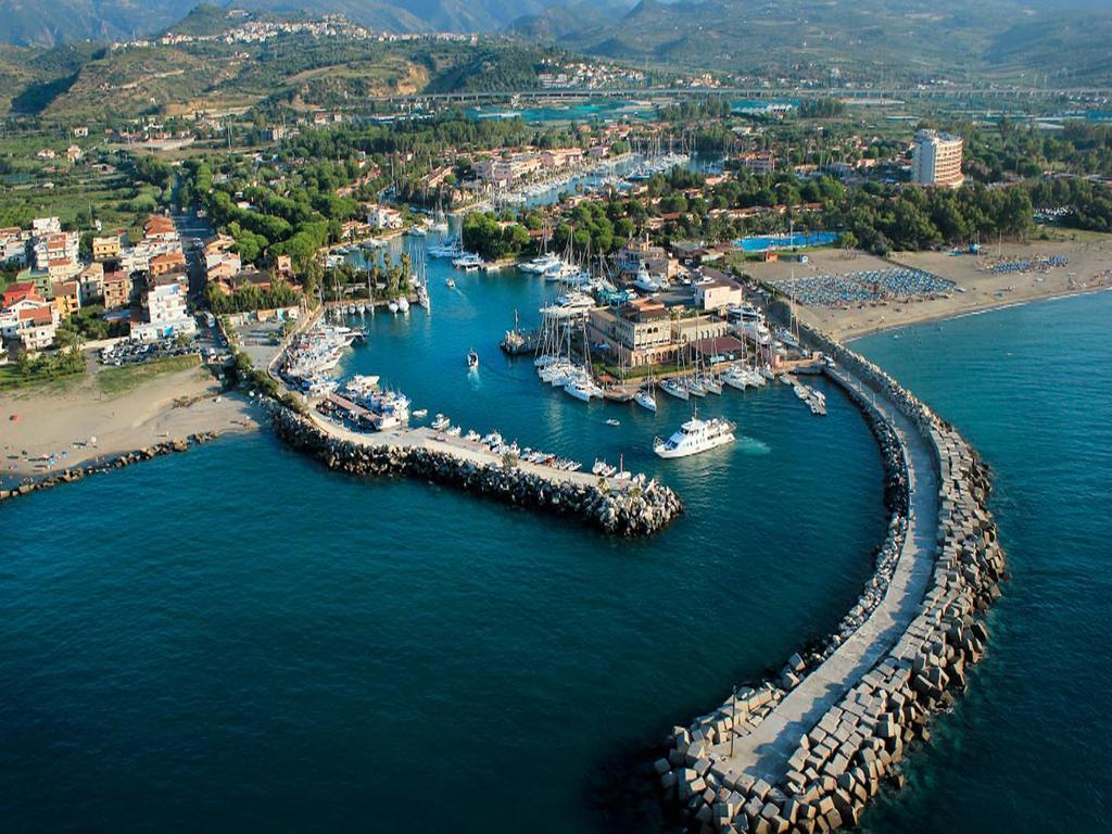Aparthotel Baia Dei Delfini Furnari Esterno foto