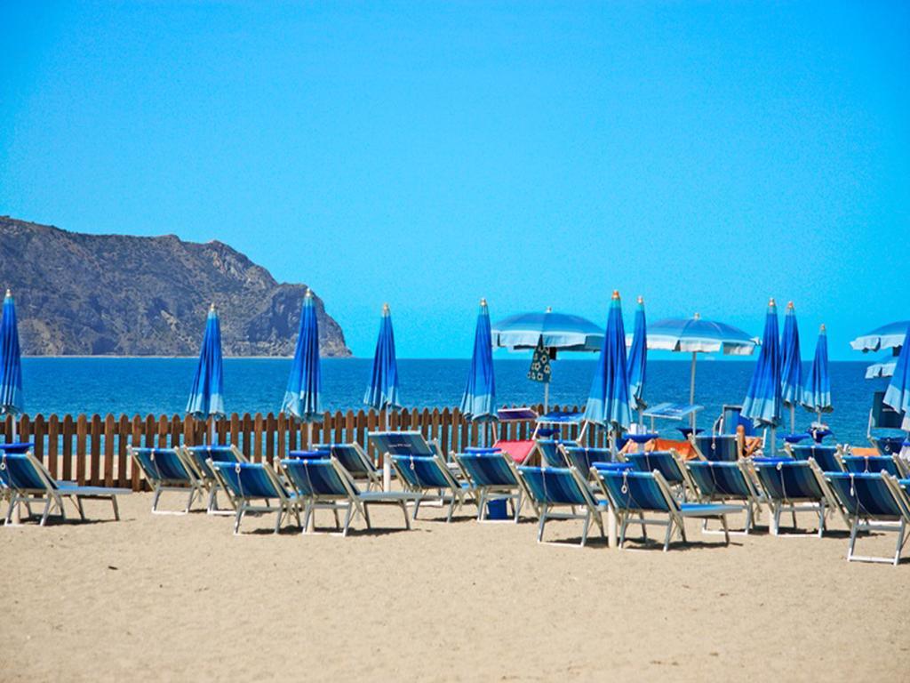 Aparthotel Baia Dei Delfini Furnari Esterno foto