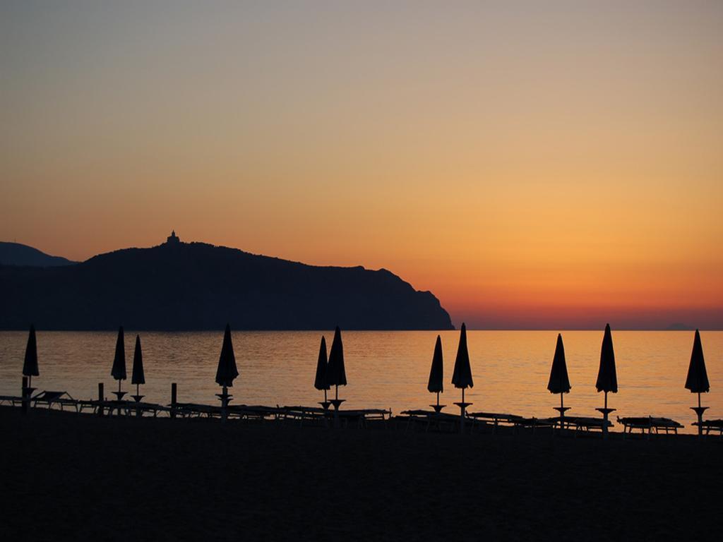 Aparthotel Baia Dei Delfini Furnari Esterno foto