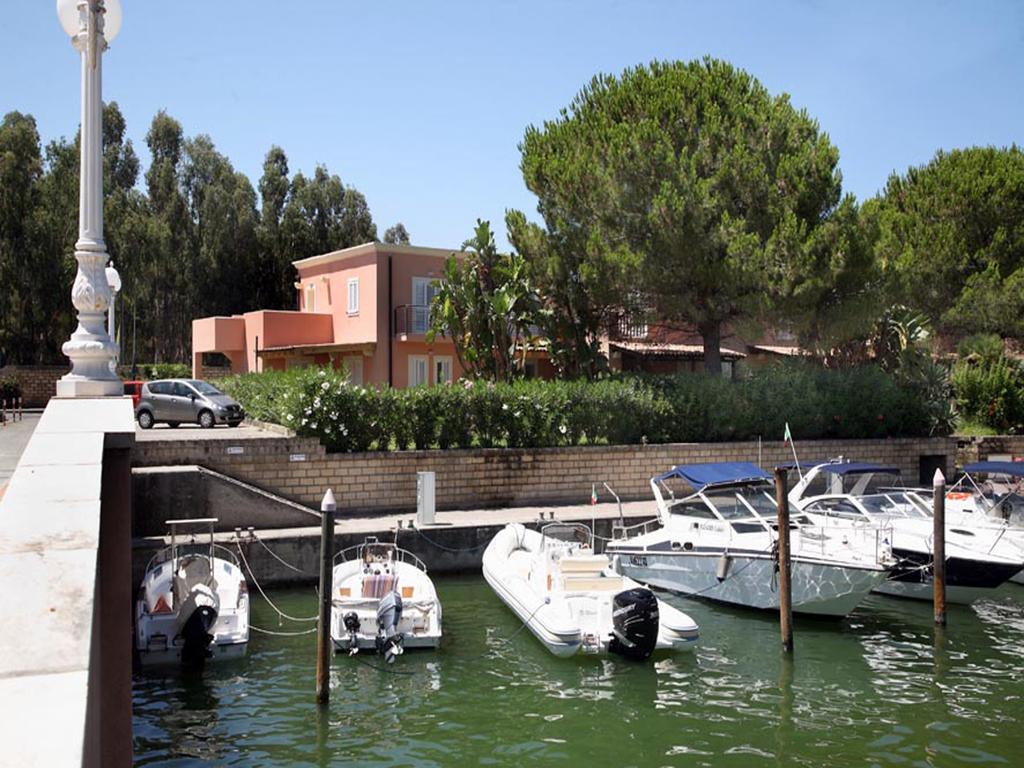 Aparthotel Baia Dei Delfini Furnari Esterno foto
