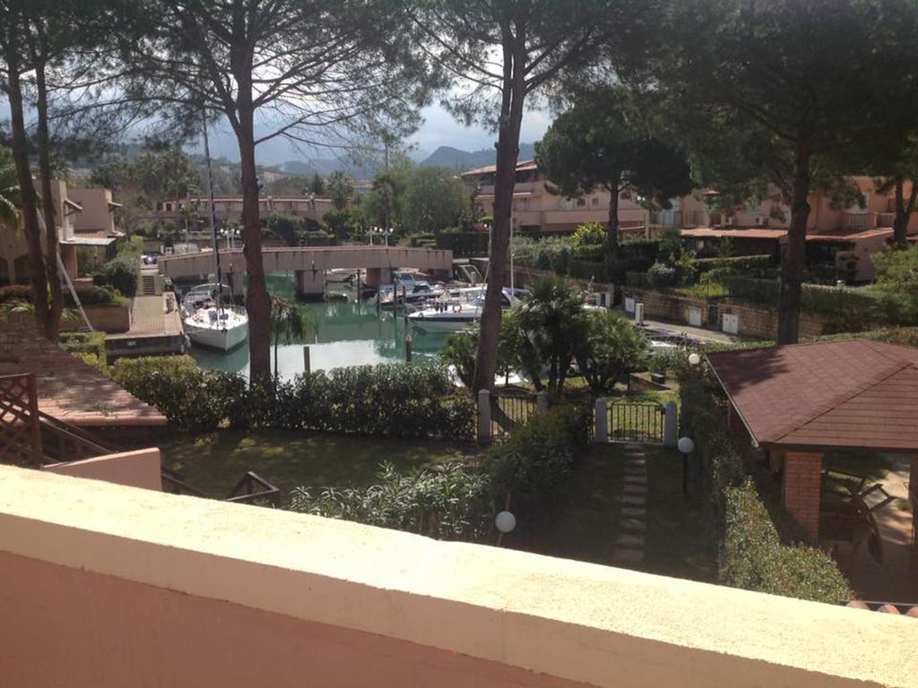 Aparthotel Baia Dei Delfini Furnari Esterno foto