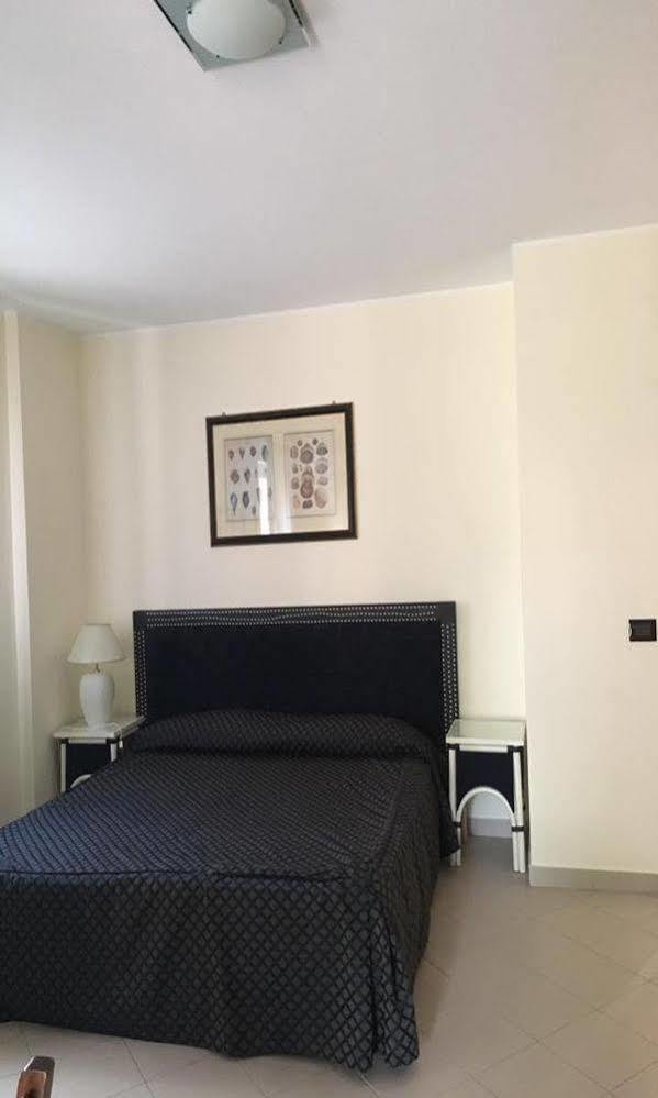Aparthotel Baia Dei Delfini Furnari Esterno foto